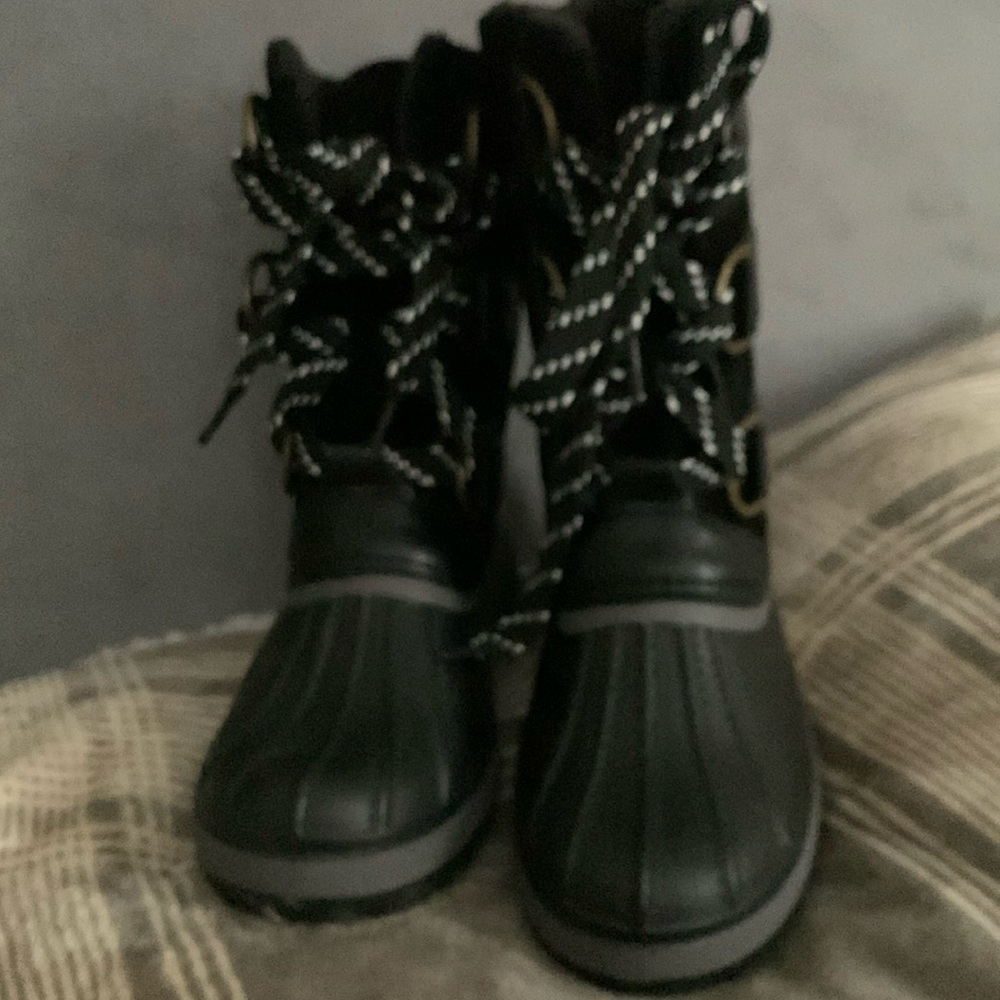 Snow boots